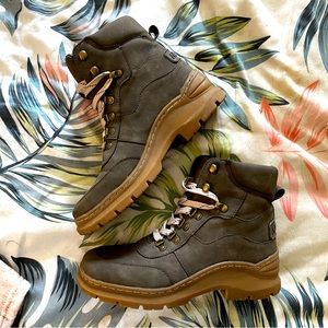 NWOT Nautica Boot